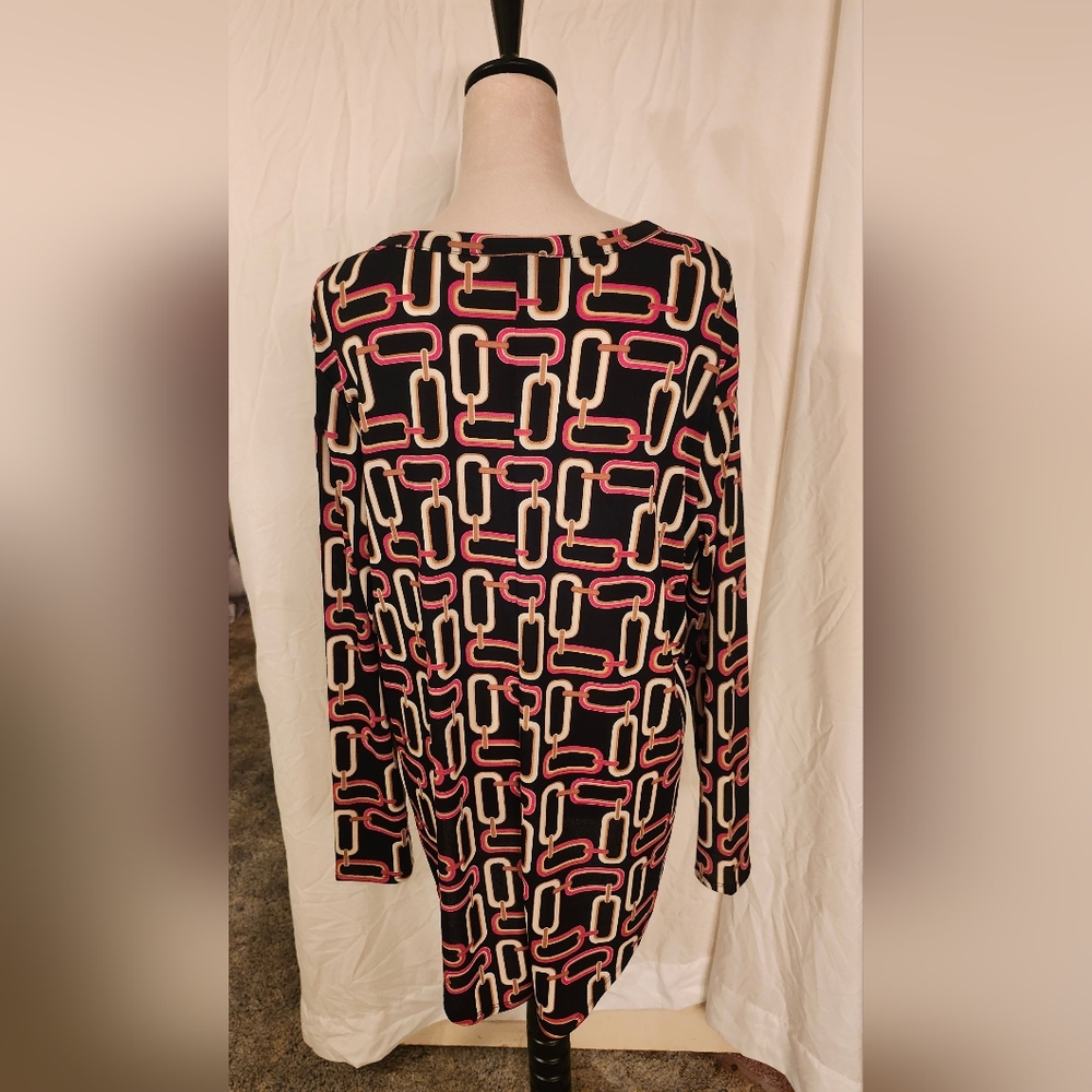Geometric Patterned Women's Top - Picture 2 of 4